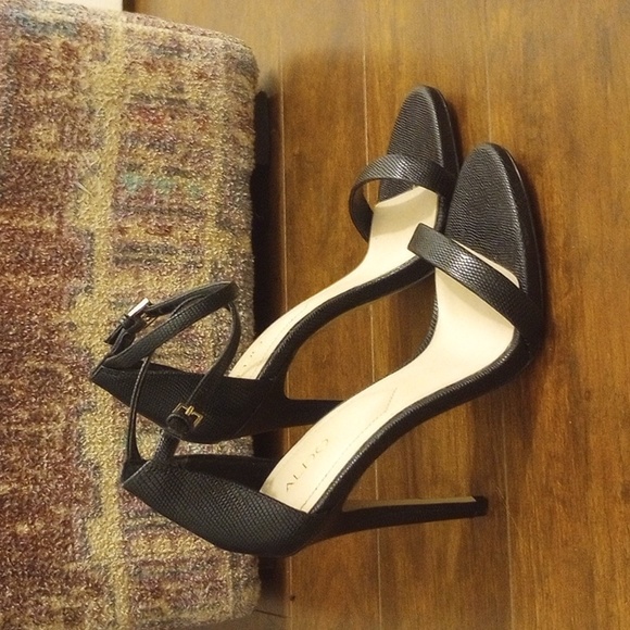 Aldo size 7 black snake texture high heels ankle strap New - Picture 1 of 3